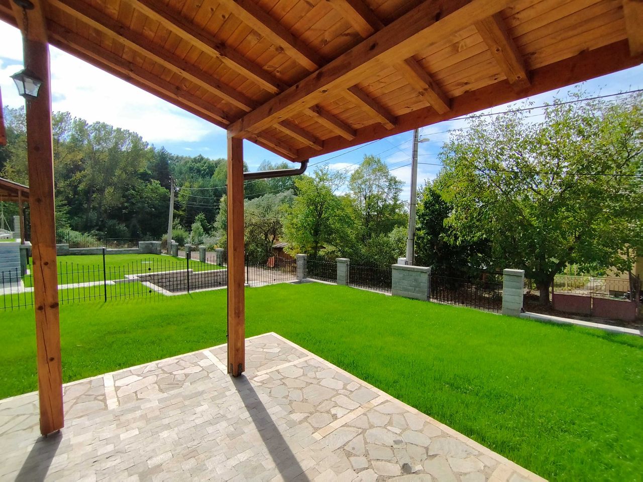 Продава се Къща в с. Драгичево, Област Перник - 226 кв.м за 1585 €/кв.м - Снимка #5