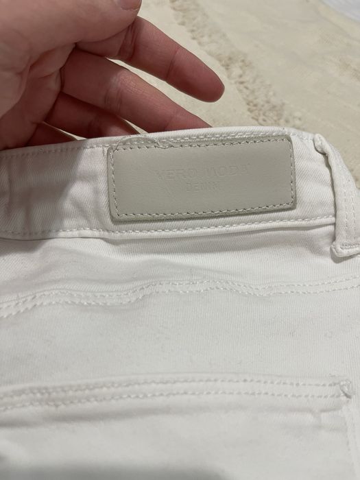 Blugi albi Vero Moda