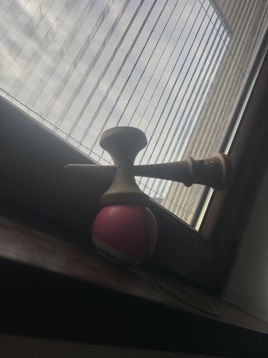 Vand kendama Krom Pop Sticky