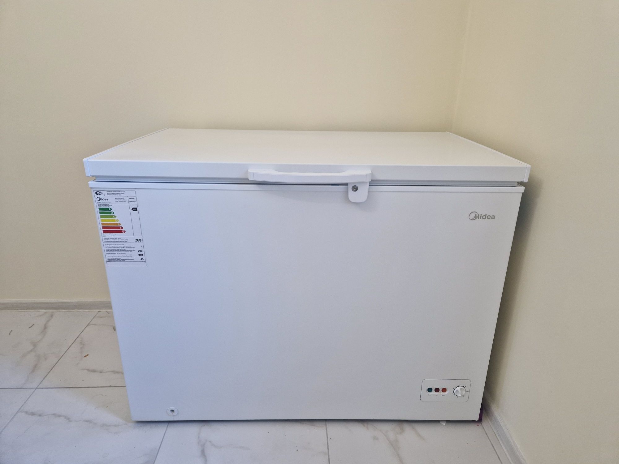Продам морозильную камеру Midea