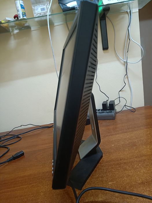 Vând 2 monitoare pc.
