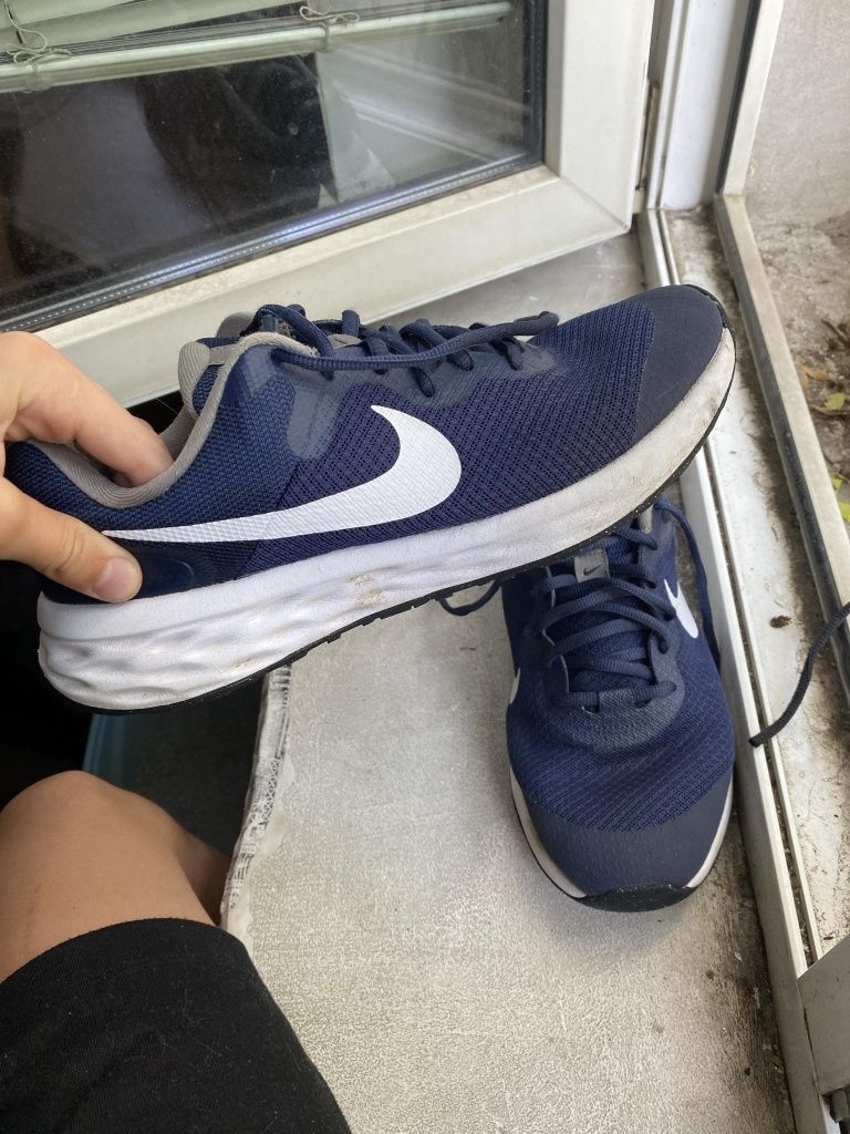 Оригинални маратонки Nike Revolution 6