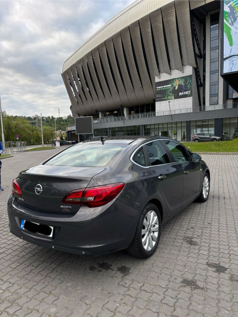 Vând Opel Astra j ecoFLEX Sedan impecabil