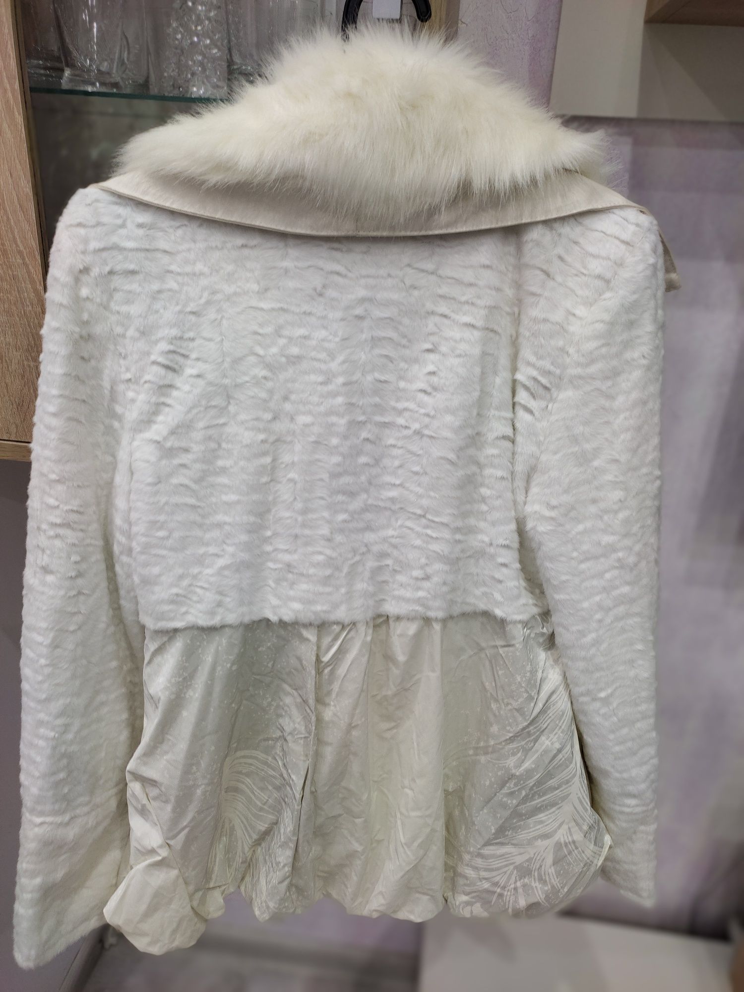Дамско бяло  яке