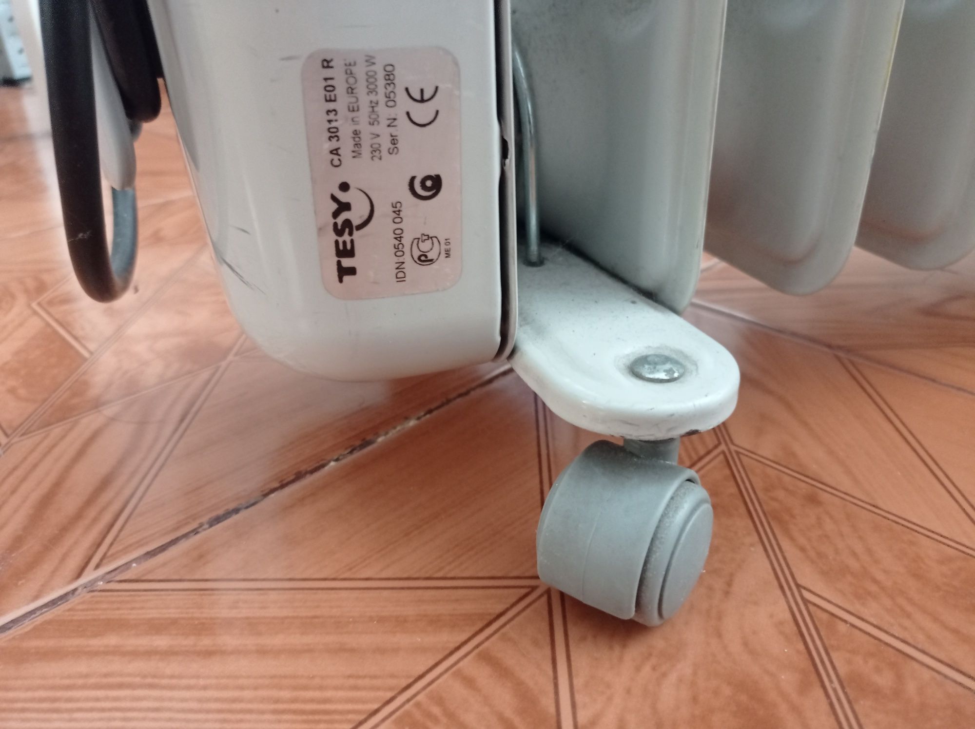 Продавам маслен радиатор Tesy CA3031