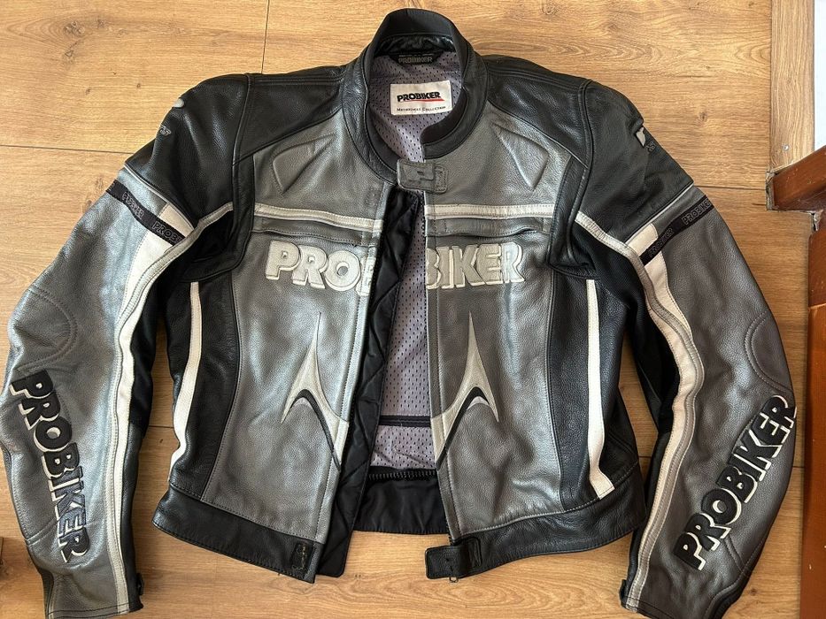 Vând geacă moto piele naturala