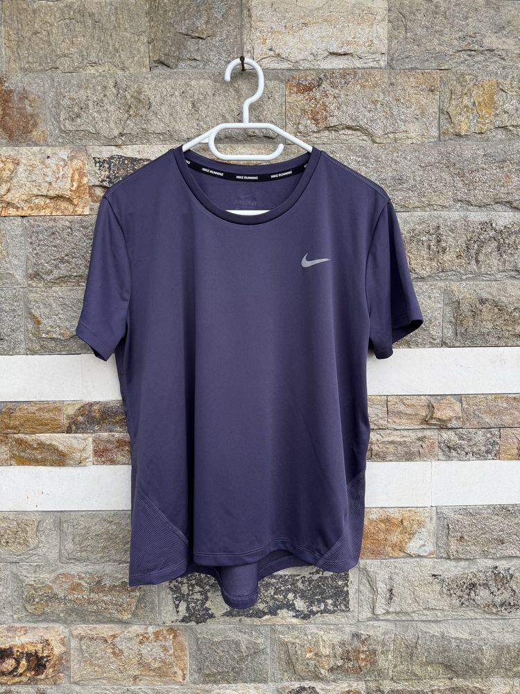 Дамска тениска Nike
