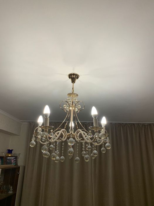 Продам люстру в гостиную