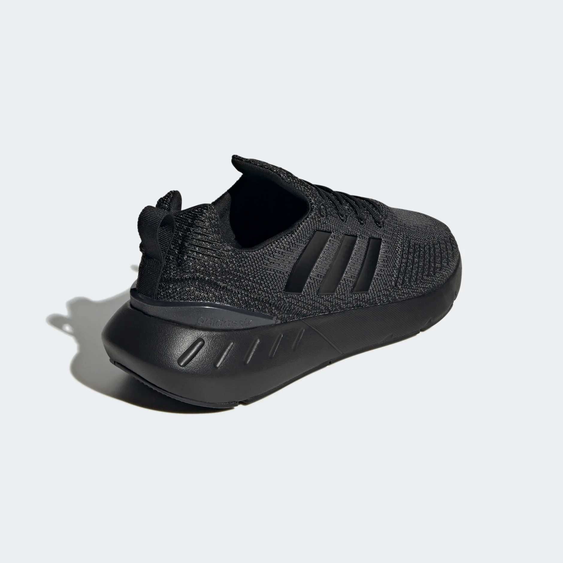 Оригинални маратонки  * ADIDAS SWIFT RUN 22 * EU 43 1/3
