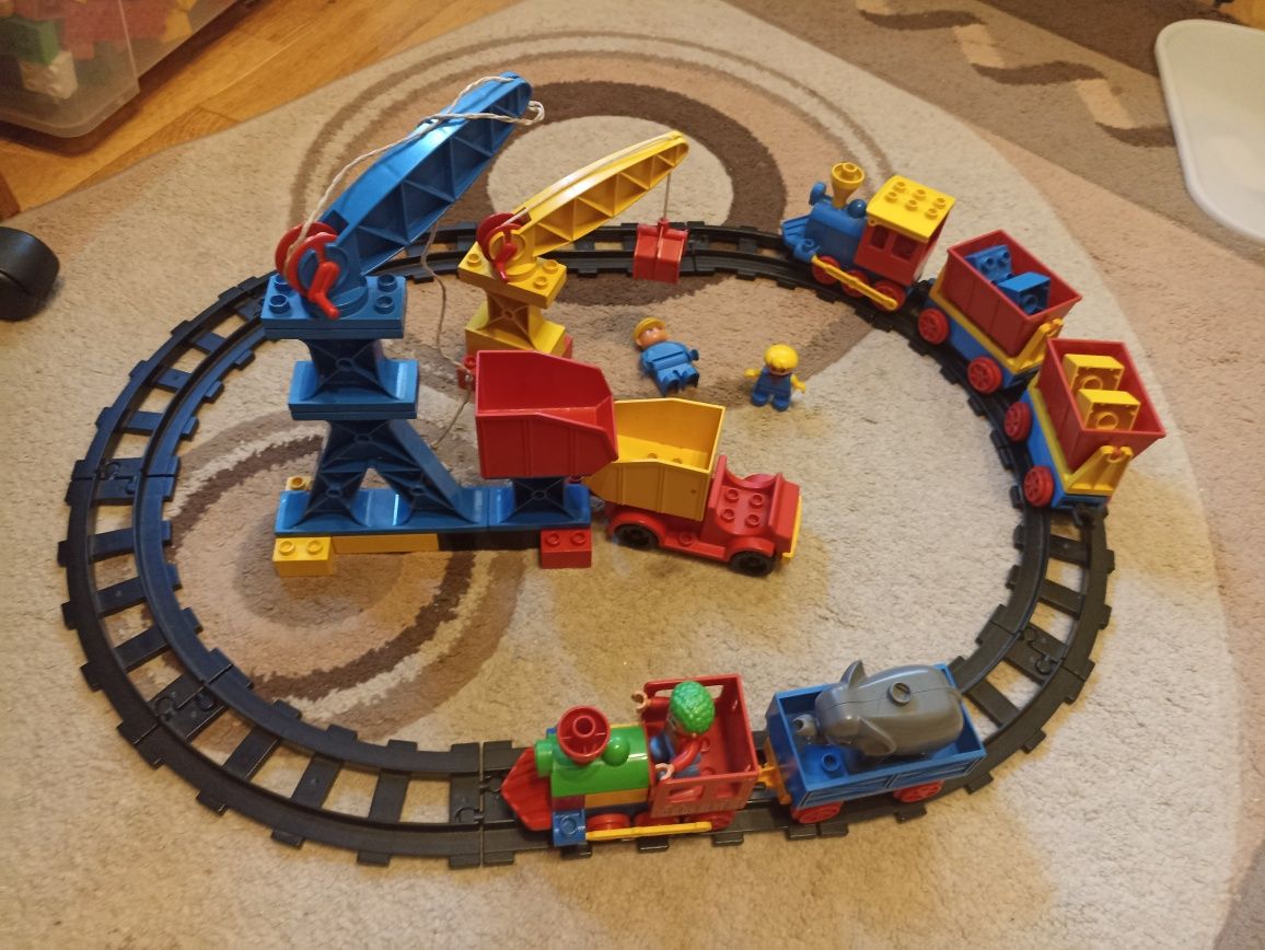 Vând 2 seturi lego tren macara