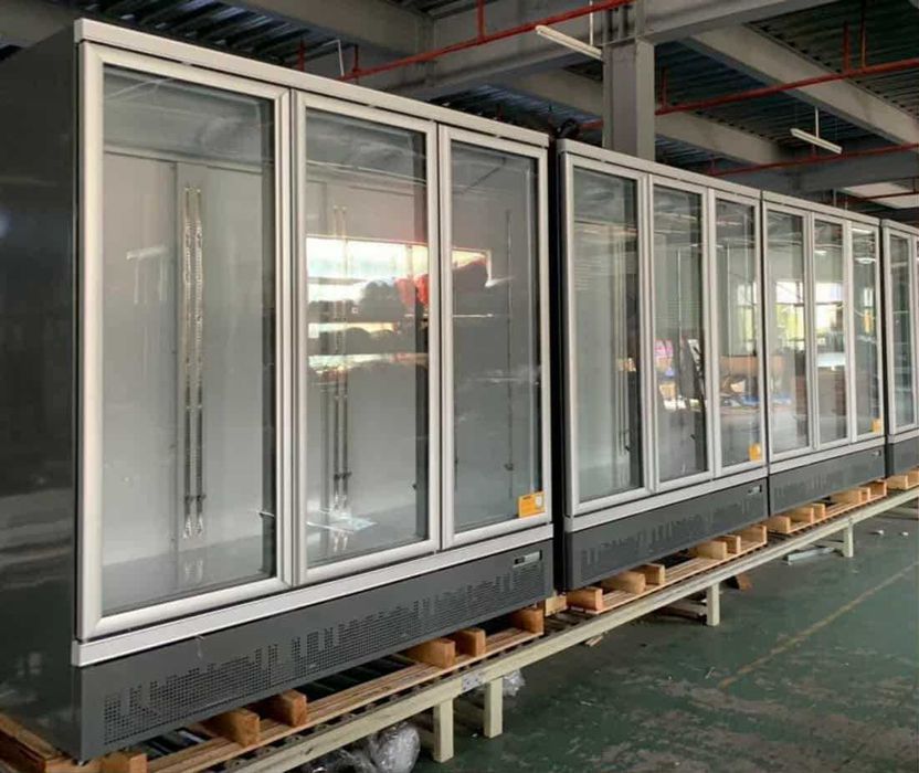 Vitrina frigorifica verticala cu 3 usi 200cm (Noua 2025)