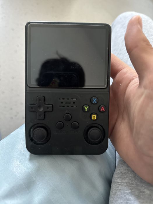 Компактная игровая консоль