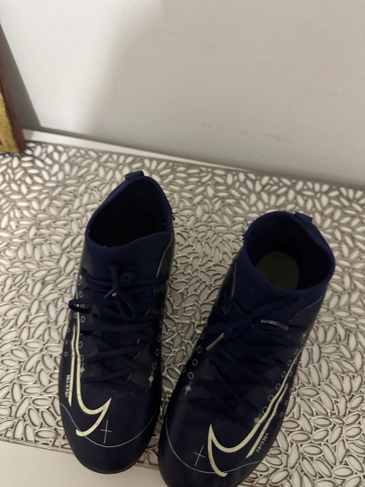 vand ghete fotbal nike 38.5