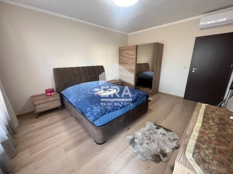 Тристаен обзаведен апартамент за продажба, в затворен тип комплекс Вар