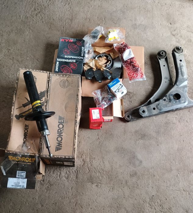 Vând  piese pentru Ford transit 2.0 tdi 2005