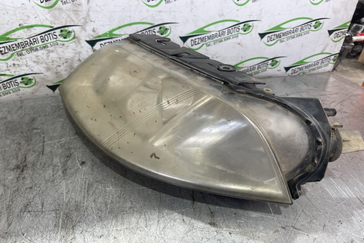 Far stanga 3B0941015AK / 3B0 941 015 AK Volkswagen VW Passat B5.5 (fa