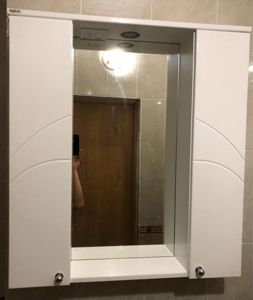 Для ванны шкафчик с зеркалом с подстветкой