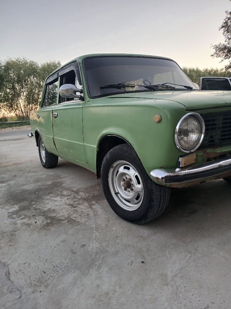 Vaz 2101 sotiladi