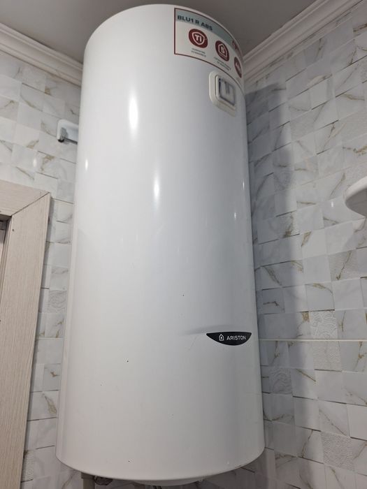 Продам Аристон работал 2 года почемуто лопнуло а так ТЭН РАБОТАЕТ