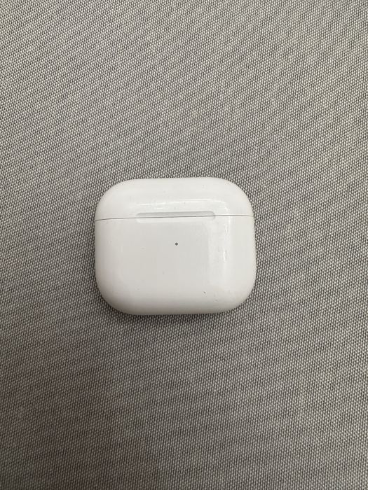 продам кейс от airpods 3 оригинал