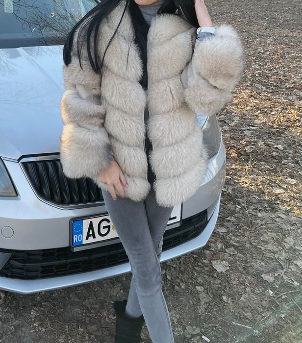 Vând haina de blană naturală
