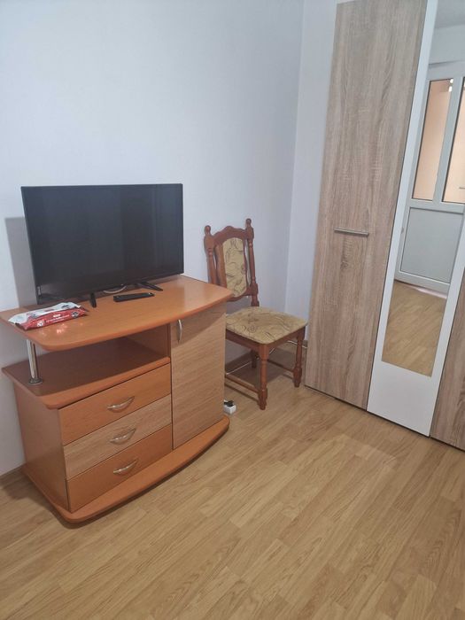 Închiriez garsoniera!