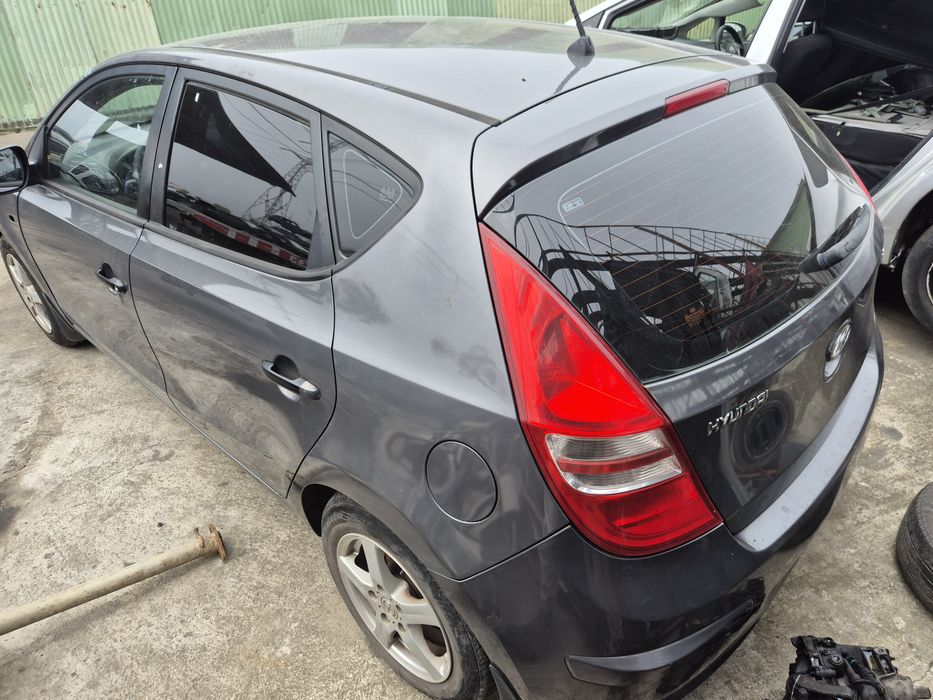 Dezmembram Hyundai i30 2009 1.4 Benzina G4FA