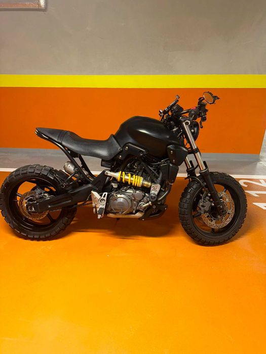 Motocicleta Yamaha MT03 - Cafe Racer