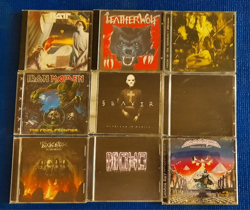 Продавам руски дискове с книжки