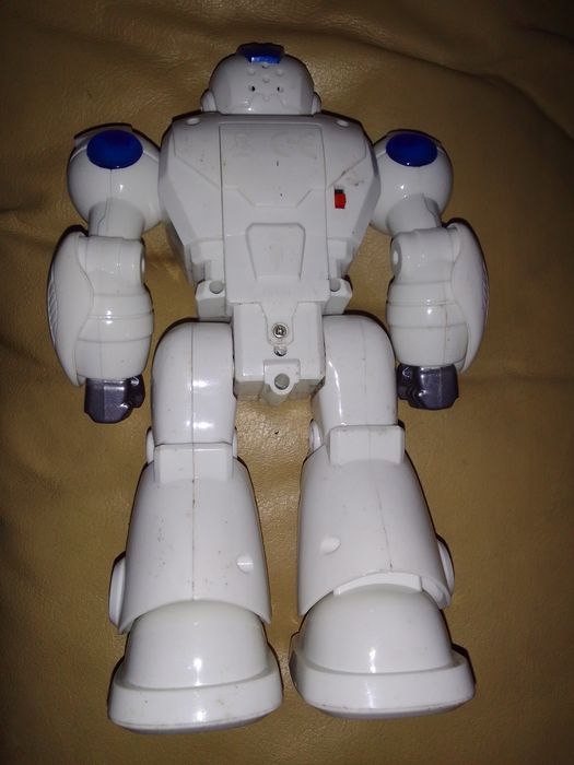 Детска играчка- робот.