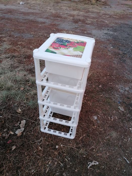 Продам тумбочку 4 секции