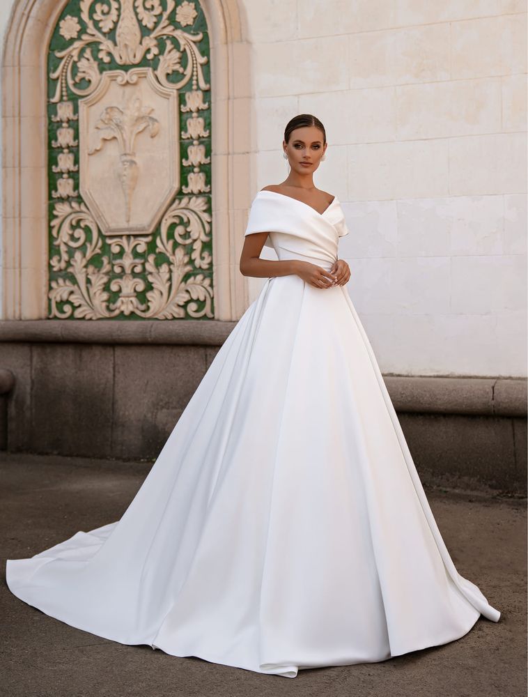 Vand rochie de mireasa Oscar Bride!