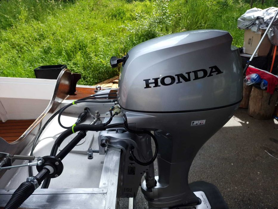 Vând Barca Tip Lotos ,motor Honda și trailer