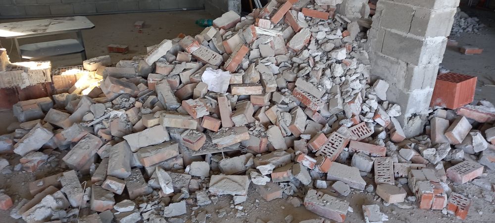 Ofer gratuit caramida din demolari. Donez