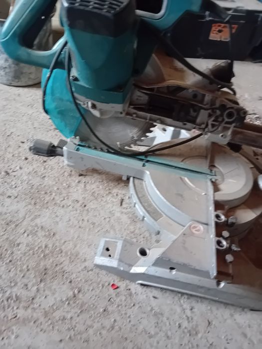 Vand circular unghiular cu panza de 250