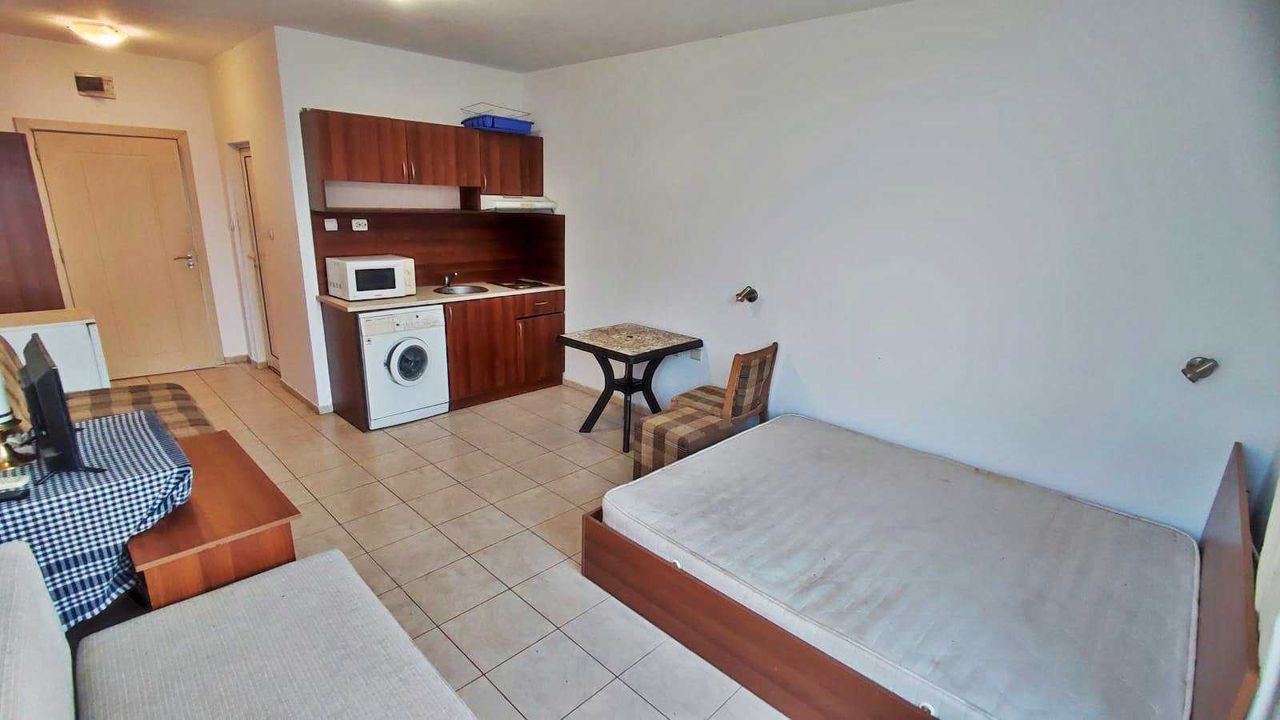 Продава се Едностаен апартамент в к.к. Слънчев бряг - 40 кв.м за 900 €/кв.м - Снимка #3