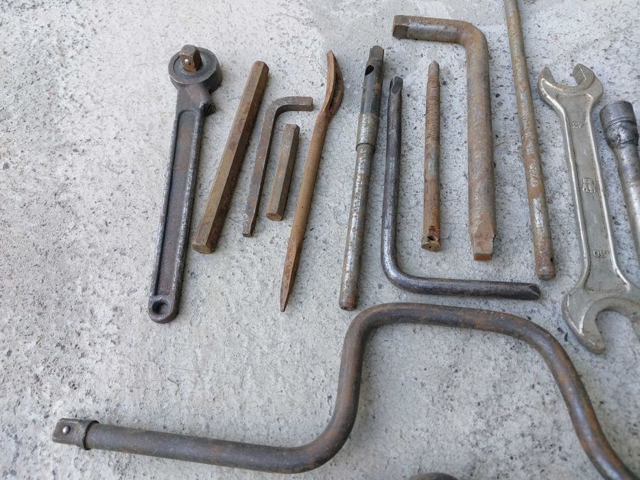 Продаётся торцевыеголовки и гаечные ключи.