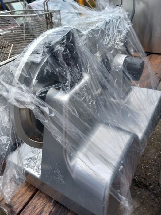 Vând feliator cu diametru de 20 cm