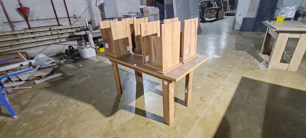 Продам стол и 4 стула из лдсп