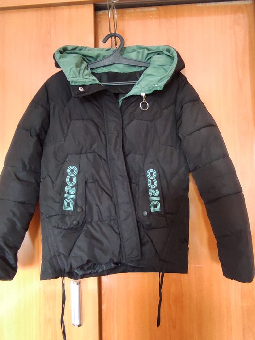 Женские фирменные куртки.