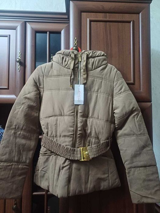 Продам пальто  и куртку производство корея