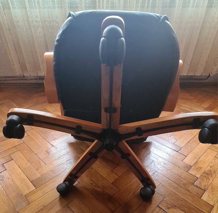Scaun de birou directorial din lemn masiv, piele ecologică