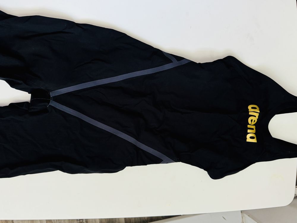 costum competitie inot arena