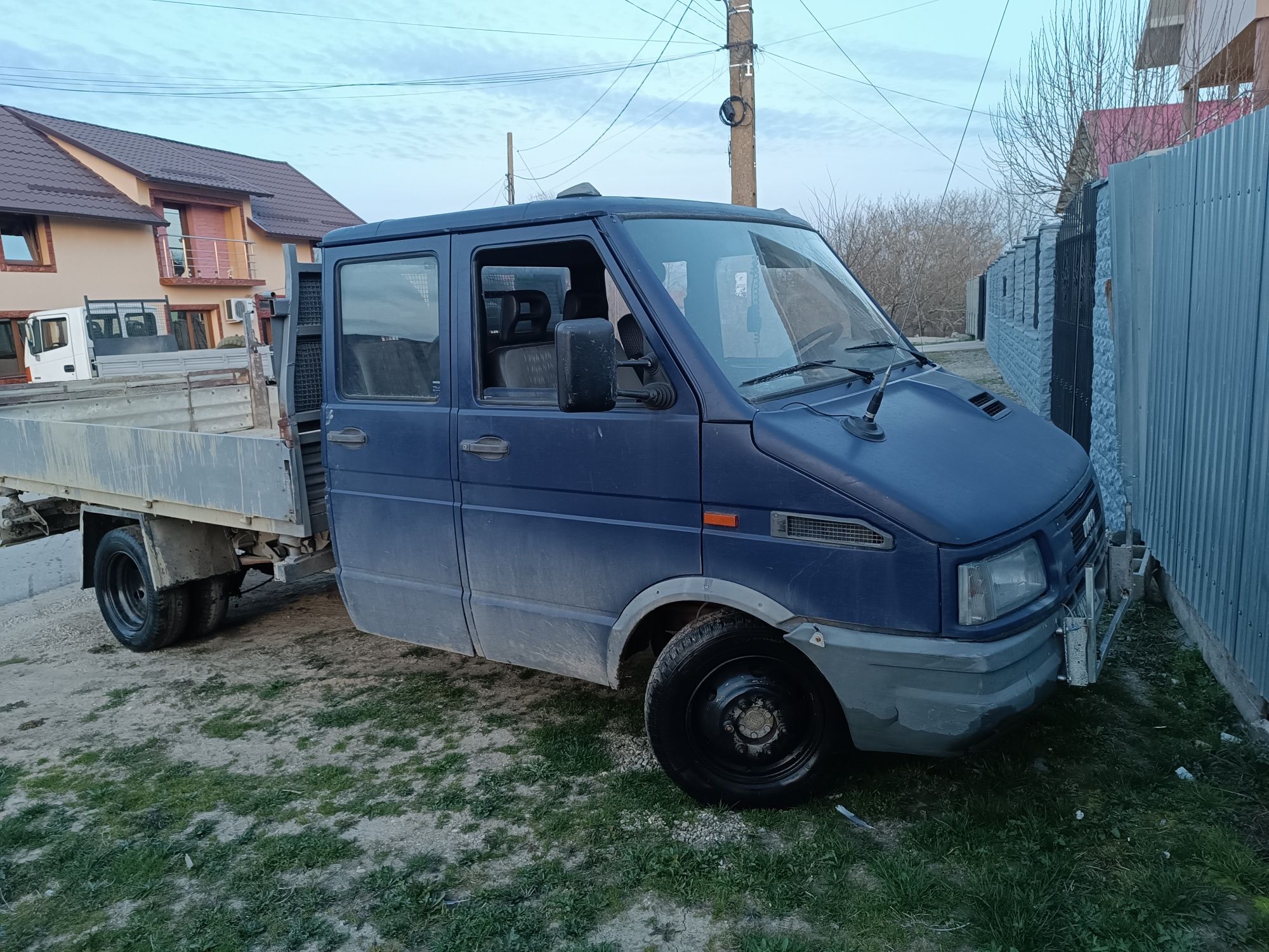 Vând schimb Iveco daily basculabil