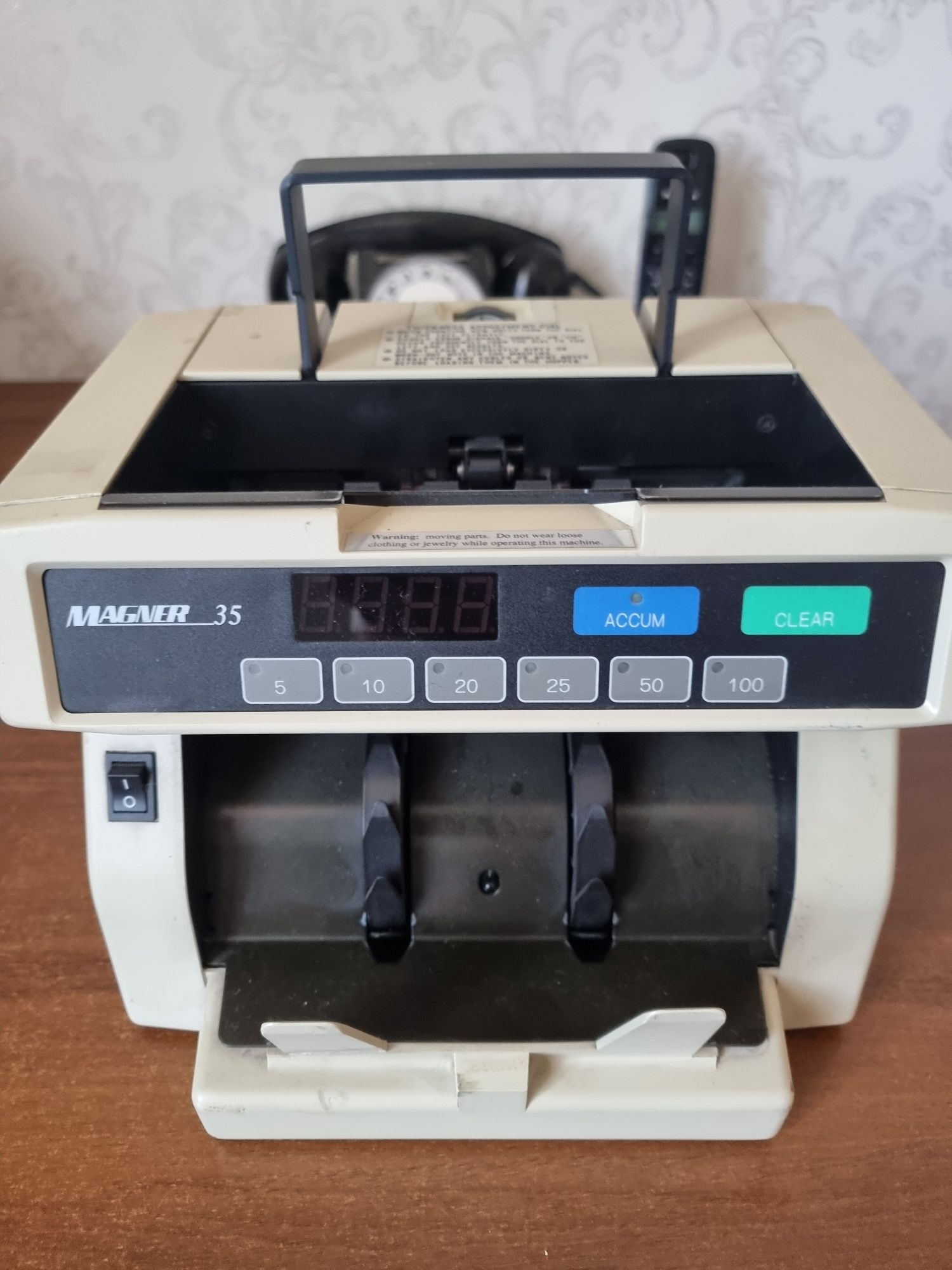 Продам счетную машину.