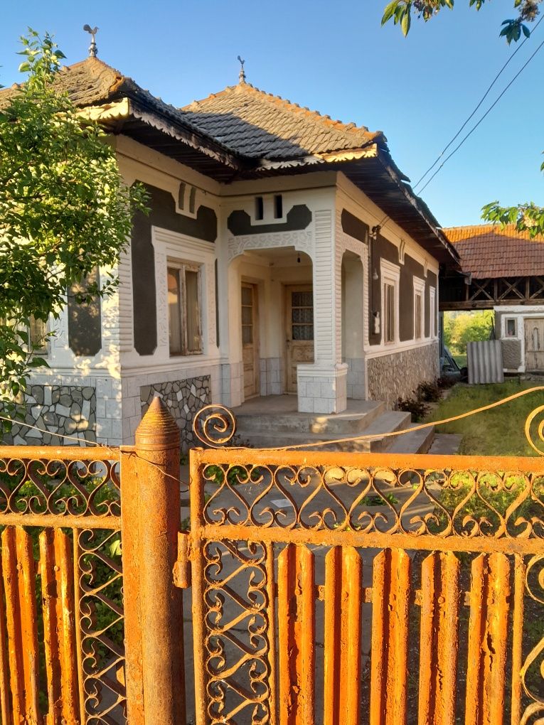 Casă de vânzare.