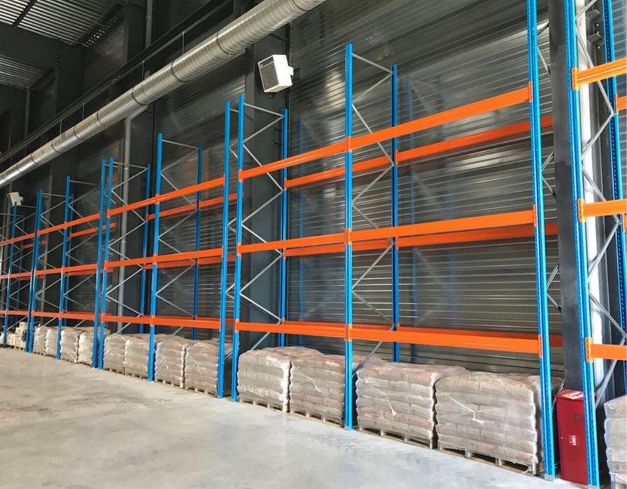 Rafturi metalice in stoc