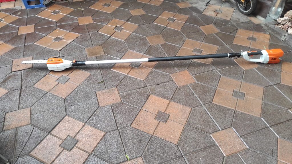 Sthil HTA 85  cu brat telescopic ptr. Curățat pomi