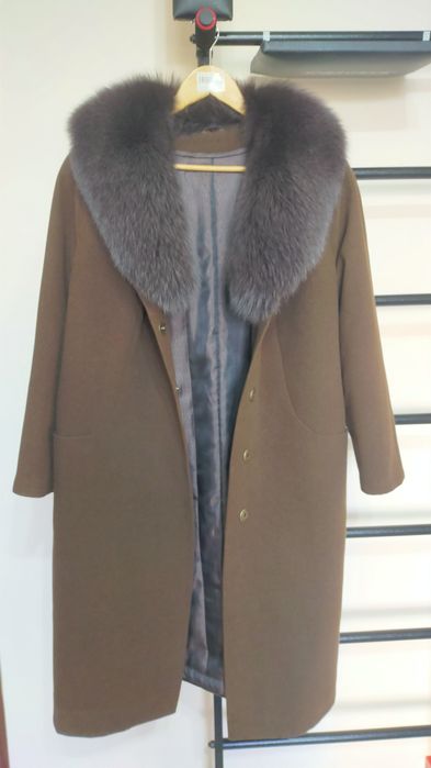 Продам зимнее пальто с мехом