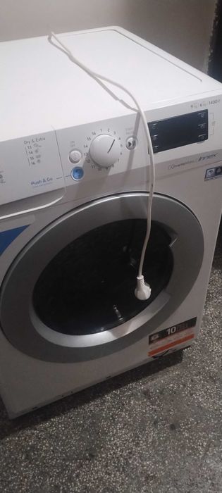 Продава перална Индезит със сушилна.